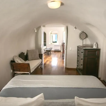 Elegant Santorini Villa Ioulia Private Pool Air Conditioning 3 Bedrooms Villa Oia (Santorini)