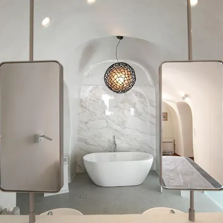 Elegant Santorini Villa Ioulia Private Pool Air Conditioning 3 Bedrooms Villa Oia (Santorini)