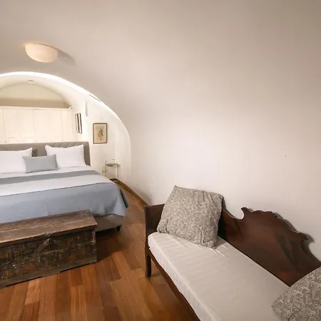 Elegant Santorini Villa Ioulia Private Pool Air Conditioning 3 Bedrooms Villa *
