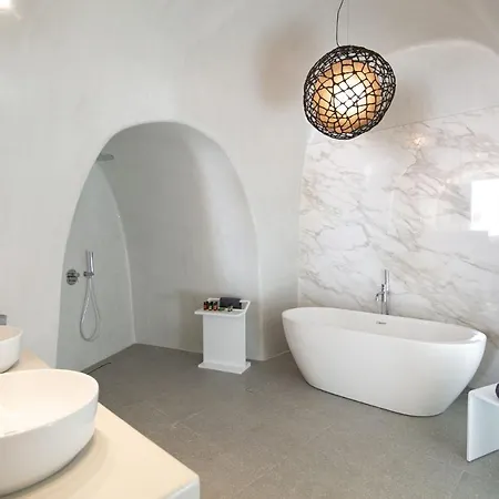 Elegant Santorini Villa Ioulia Private Pool Air Conditioning 3 Bedrooms Villa *