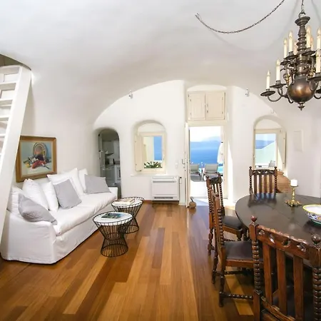 Elegant Santorini Villa Ioulia Private Pool Air Conditioning 3 Bedrooms Villa Oia (Santorini)