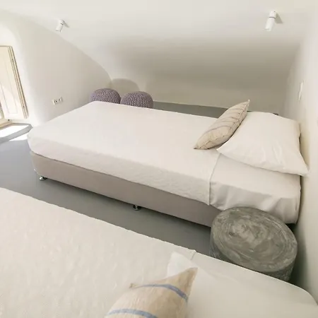 Elegant Santorini Villa Ioulia Private Pool Air Conditioning 3 Bedrooms Villa Oia (Santorini)