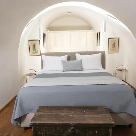 Elegant Santorini Villa Ioulia Private Pool Air Conditioning 3 Bedrooms Villa Oia (Santorini)